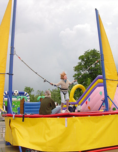 Bungee Trampolin Verleih für Ihren Event - Klicken Sie hier nicht sondern warten sie bis die Seite sich neu lädt